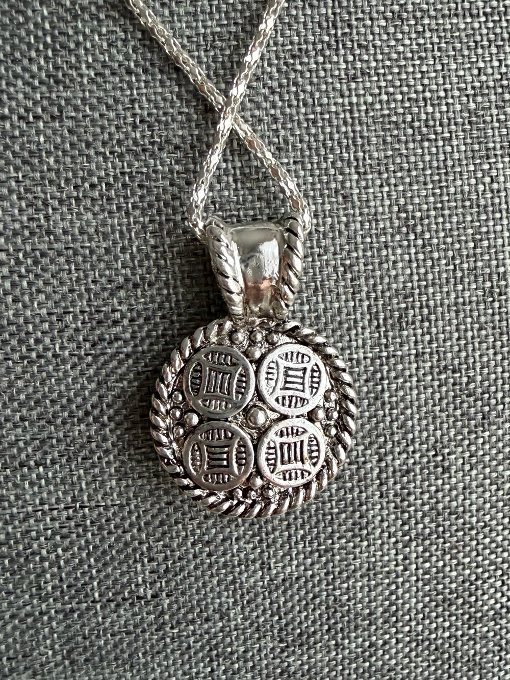 RMN Roman Silver Tone Designer Pendant with Chain Costume Jewelry - Picture 4 of 4
